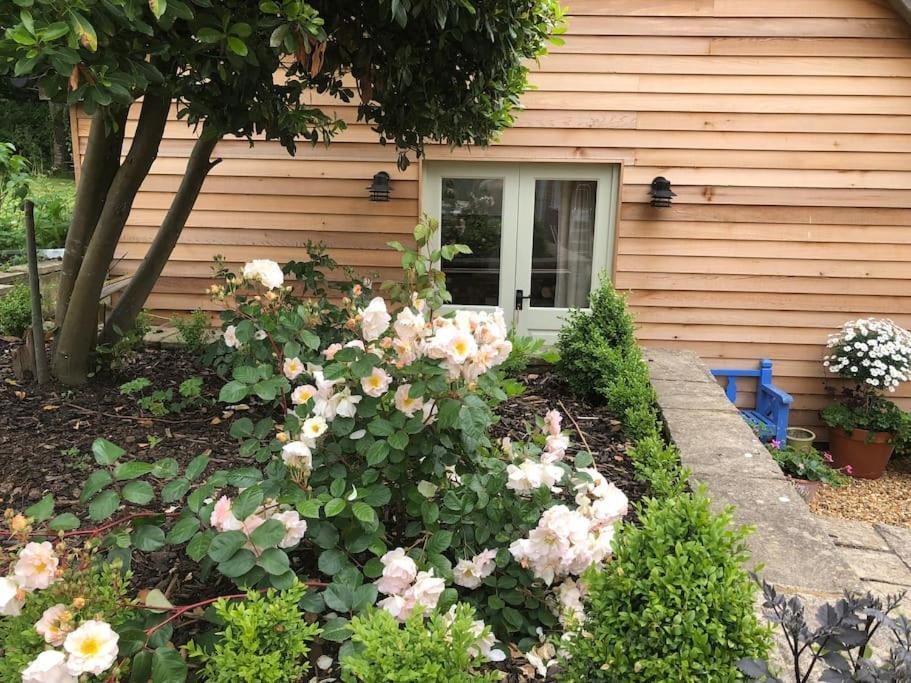 Stylish Cottage In The Pewsey Vale มาร์ลบะระ ภายนอก รูปภาพ