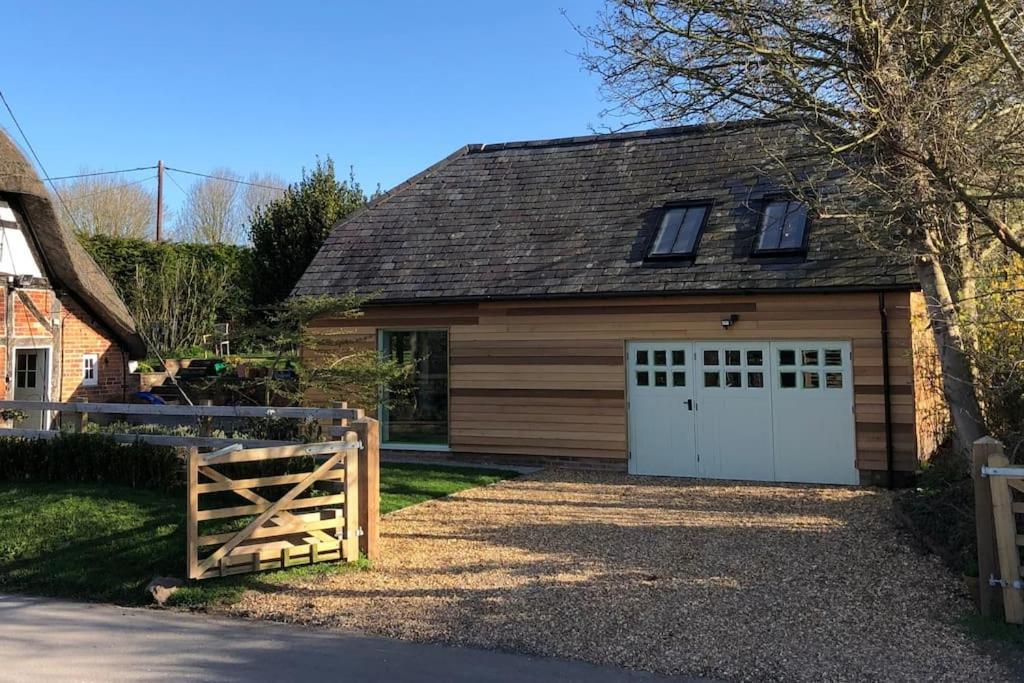 Stylish Cottage In The Pewsey Vale มาร์ลบะระ ภายนอก รูปภาพ
