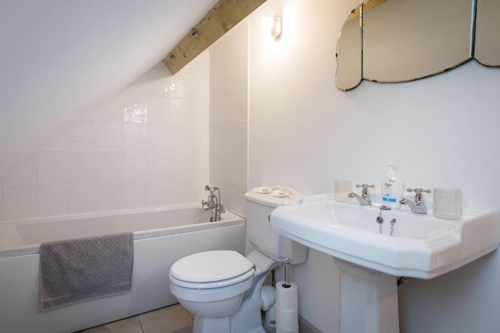Stylish Cottage In The Pewsey Vale มาร์ลบะระ ภายนอก รูปภาพ