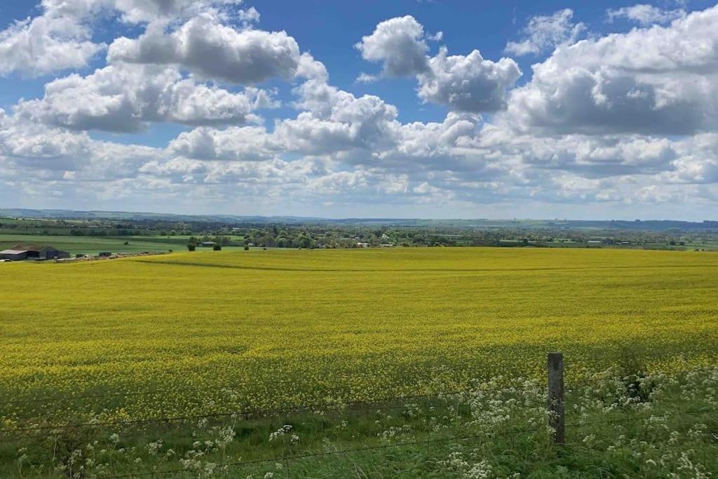 Stylish Cottage In The Pewsey Vale มาร์ลบะระ ภายนอก รูปภาพ